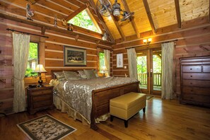 3 bedrooms, iron/ironing board, free WiFi, bed sheets - Woodhaven | Private, Pet Friendly, Hot Tub &  Mountain View! (Black Mountain)