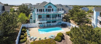 The Flirty Flamingo: Dog-Friendly, Elevator, Pool, Golf View