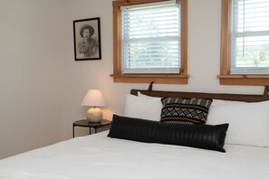 Iron/ironing board, WiFi, bed sheets, wheelchair access