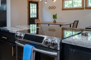 KĂŒhlschrank, Mikrowelle, Ofen, Herdplatte