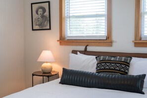 Iron/ironing board, WiFi, bed sheets, wheelchair access