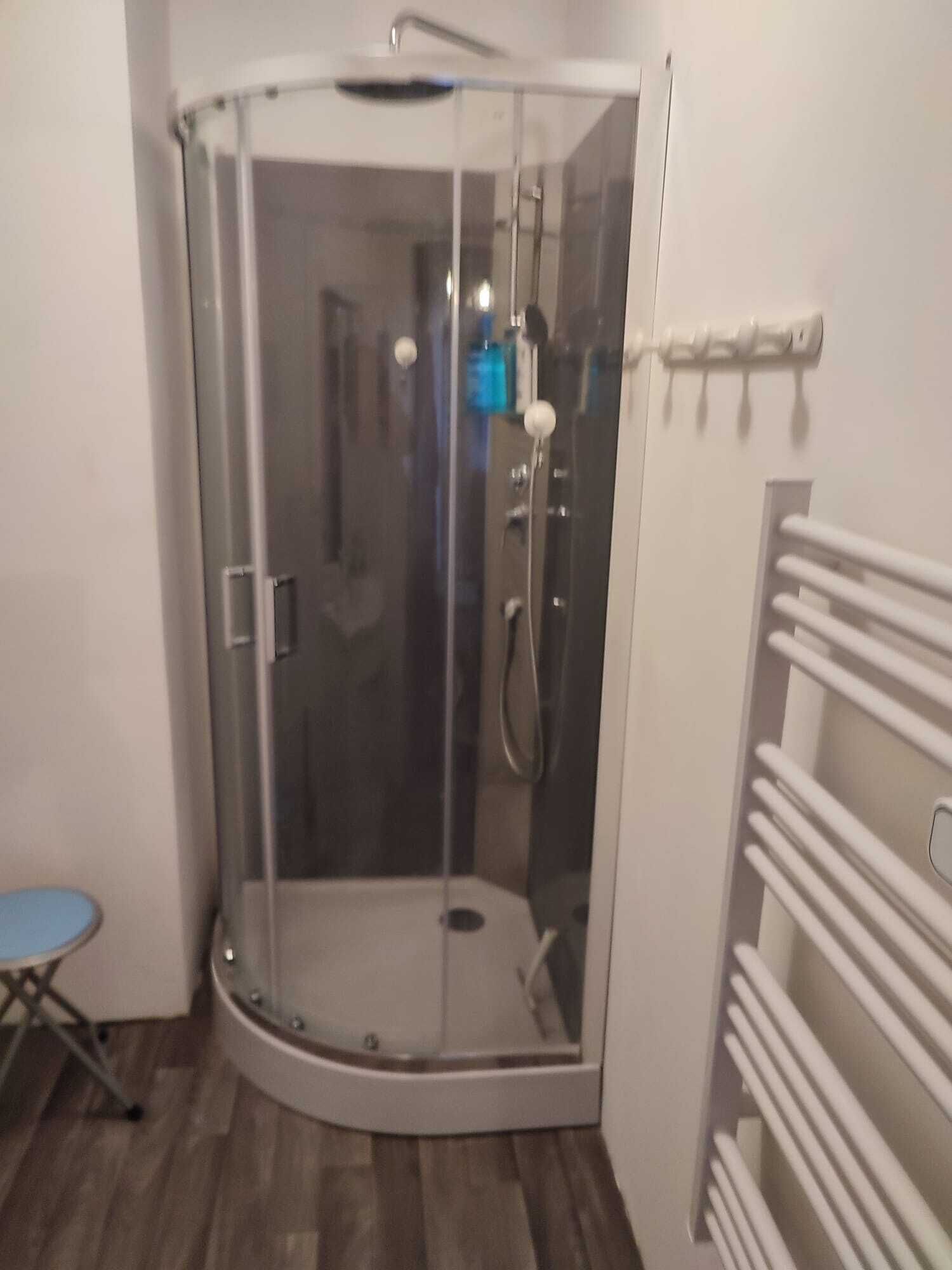 Dusche, Handtücher, Seife, Shampoo