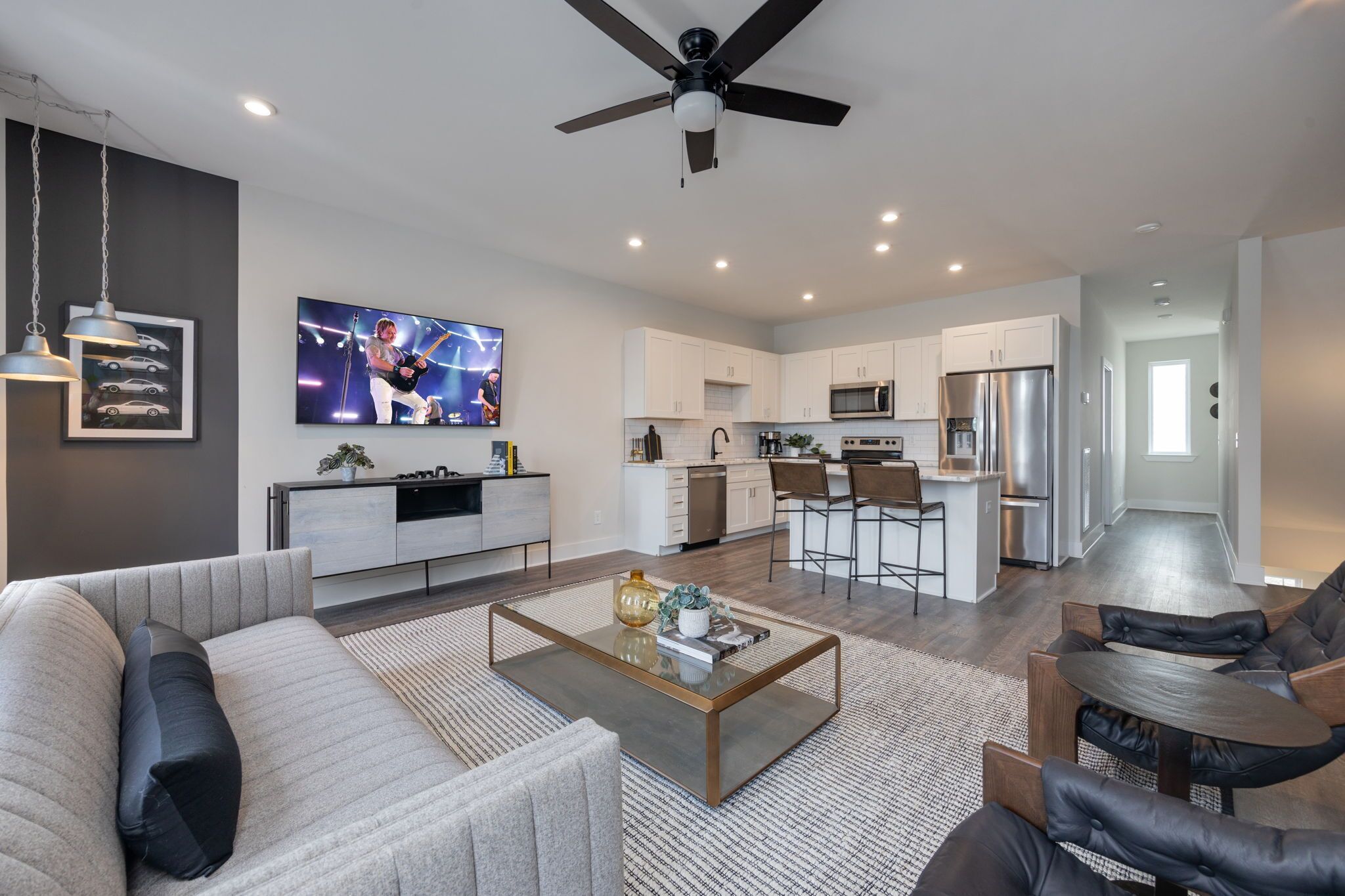 Sound of Speed - Mins to Downtown - Private Rooftop