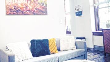 Smart TV, fireplace, books, music library