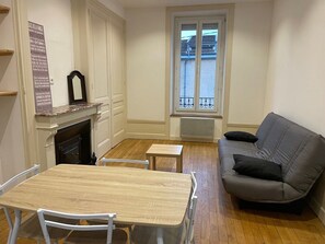 TV - Cosy Calme (Caluire-et-Cuire)