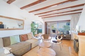 Télévision, cheminée