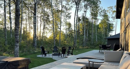 Elkhorn Residence Cabin - 4 Bedrooms + Hot Tub