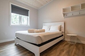 4 habitaciones, tabla de planchar con plancha, wifi y ropa de cama