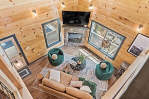 Smart-TV, Kamin, Videospiele, Stereoanlage