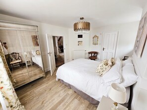 4 soverom, strykejern/-brett, wi-fi og sengetøy