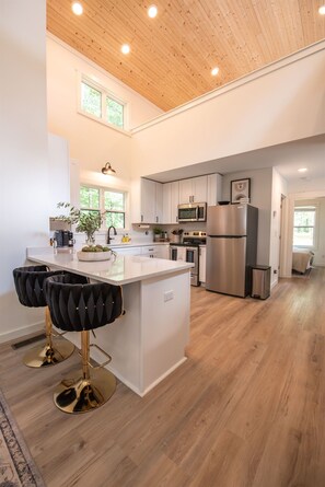 Fridge, microwave, oven, stovetop - Caverns,Sewanee,Waterfalls, Hike:Tiny Basecamp New (Monteagle)