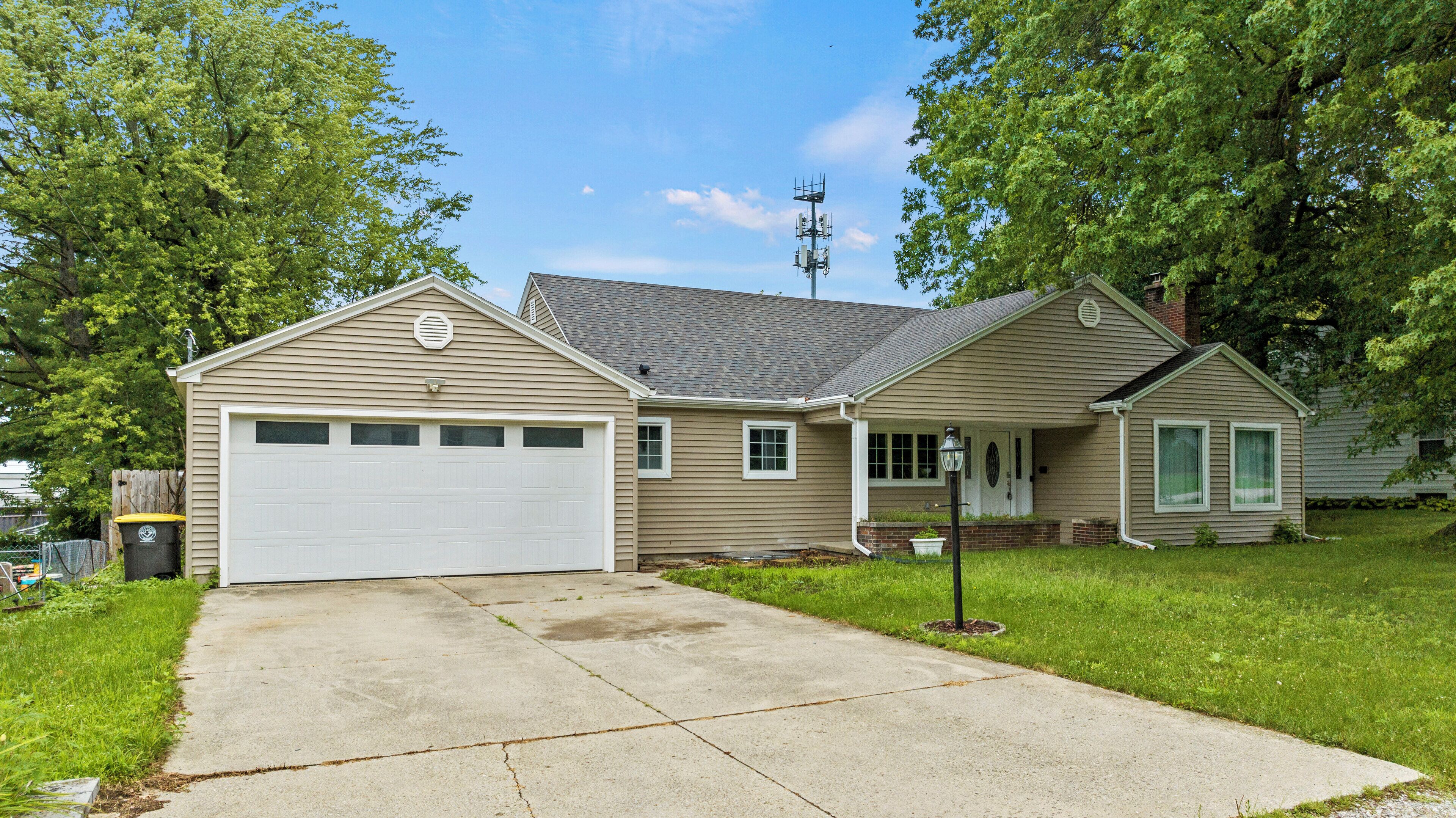 The "Team House", large home near SportOne Sleeps 26+