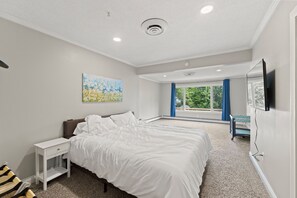 4 Schlafzimmer, Schreibtisch, Bügeleisen/Bügelbrett, Reisekinderbett