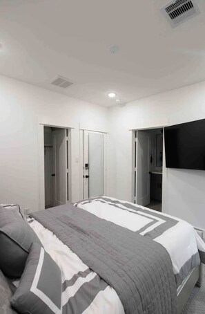 3 bedrooms, iron/ironing board, WiFi, bed sheets