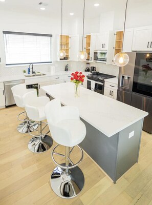 Private kitchen - Dream Townhome Downtown  (Houston)