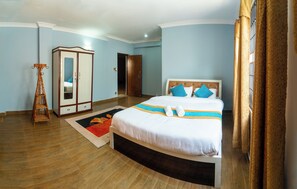 8 Schlafzimmer, Schreibtisch, Bügeleisen/Bügelbrett, kostenloses WLAN