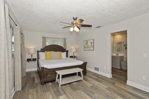 3 bedrooms, desk, iron/ironing board, free WiFi