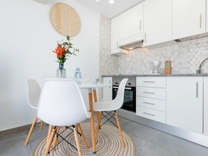 Fridge, microwave, oven, coffee/tea maker - 486 B Island Village Costa Adeje (Costa Adeje)
