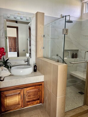 Comfort Double Room | Bathroom | Shower, hair dryer, towels, soap - Casa Boutique Maria Bonita  (La Manzanilla)