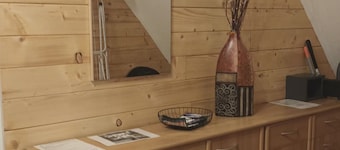 Apartment 'Haus Beim Schloß' with Private Terrace, Wi-Fi and Air Conditioning