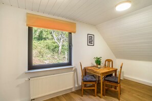 Dining - Apartment 'Ferienwohnung Zur Frischen Quelle' with Wi-Fi (Eußerthal)