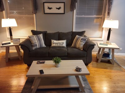 Lovely cozy 2 Bedroom Private Suite In Historical Beverly Community