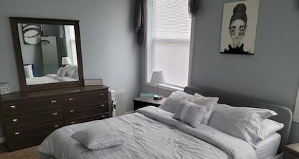 Lovely cozy 2 Bedroom Private Suite In Historical Beverly Community