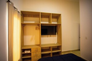2 habitaciones, tabla de planchar con plancha, wifi y ropa de cama