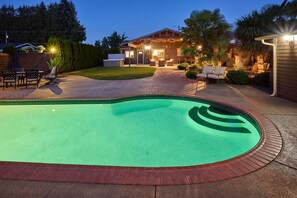 Pool - An Entertainment Oasis! Off the I5,Woodburn Outlet Mall & minutes from Safeway. (Woodburn)