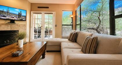 Canyon Vista 🌵3br Retreat: Views, Hiking, Birds, Heated Pools, Spas, Court, Gym