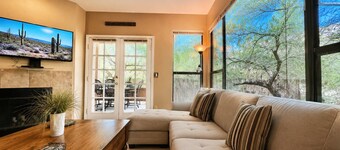 Canyon Vista 🌵3br Retreat: Views, Hiking, Birds, Heated Pools, Spas, Court, Gym