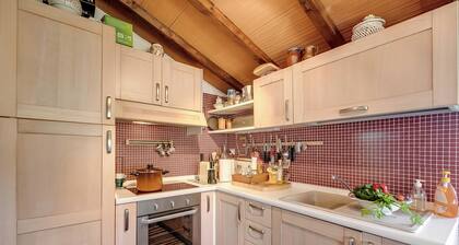 Family Friendly Rosa House Amazing View, Barga, Italy