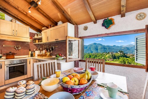 Family Friendly Rosa House Amazing View, Barga, Italy