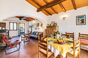 Dining - Family Friendly Rosa House Amazing View, Barga, Italy (Barga)