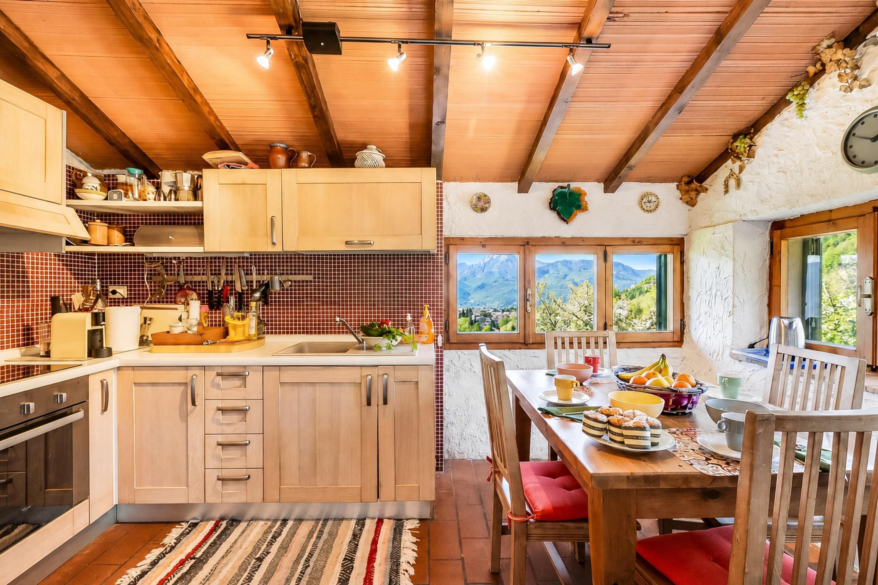 Fridge, oven, stovetop, coffee/tea maker