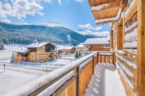 Property grounds - Wood House Livigno Ski in - Ski out 10m, Livigno, Italy (Livigno)