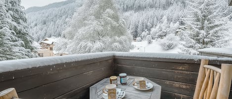 تناول الطعام بالخارج