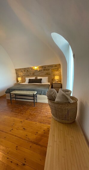 3 bedrooms, in-room safe, desk, iron/ironing board