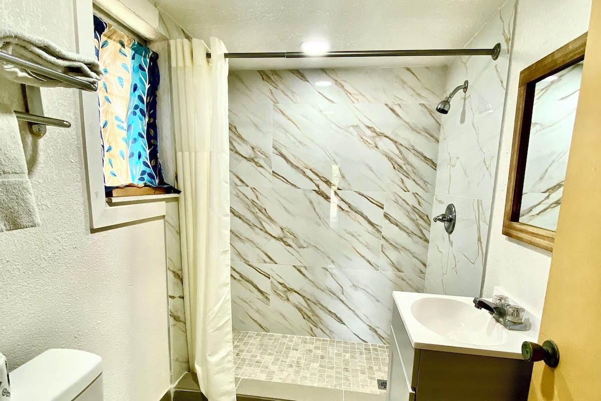 Basic Single Room | Free WiFi, bed sheets