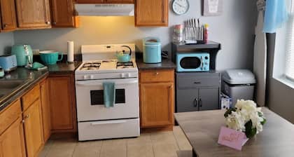 Private Romantic 2 Bedroom suite in the beautiful and historic Beverly community