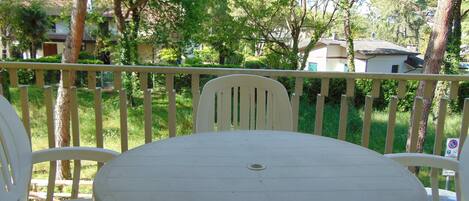 تناول الطعام بالخارج