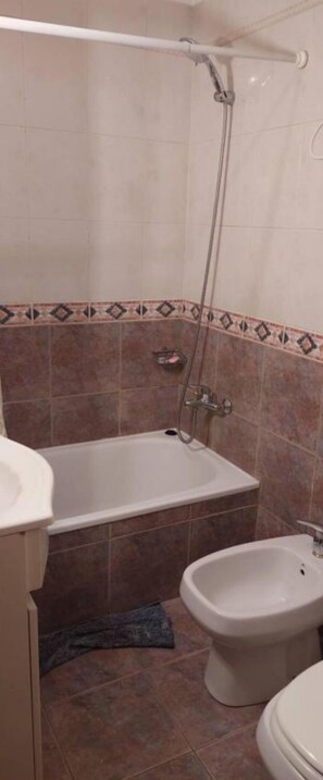 Handtücher, Seife, Toilettenpapier