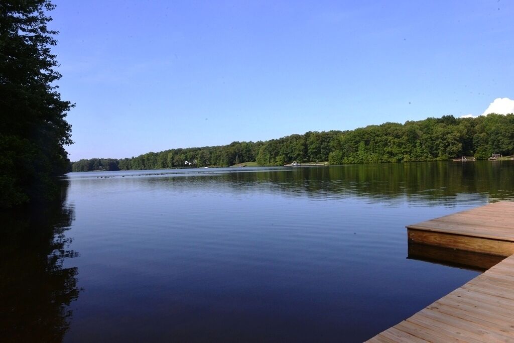 Cozy Get-A-Way in Neighborhood On 3 Lakes, With Fishing Docks, Firepit, Kayaks