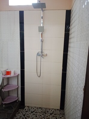 Towels, toilet paper - Close to centre & restaurant (Bali)