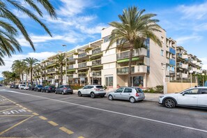 Exterior - Apartment 'Albatros' with Sea View, Wi-Fi and Air Conditioning (Cambrils)
