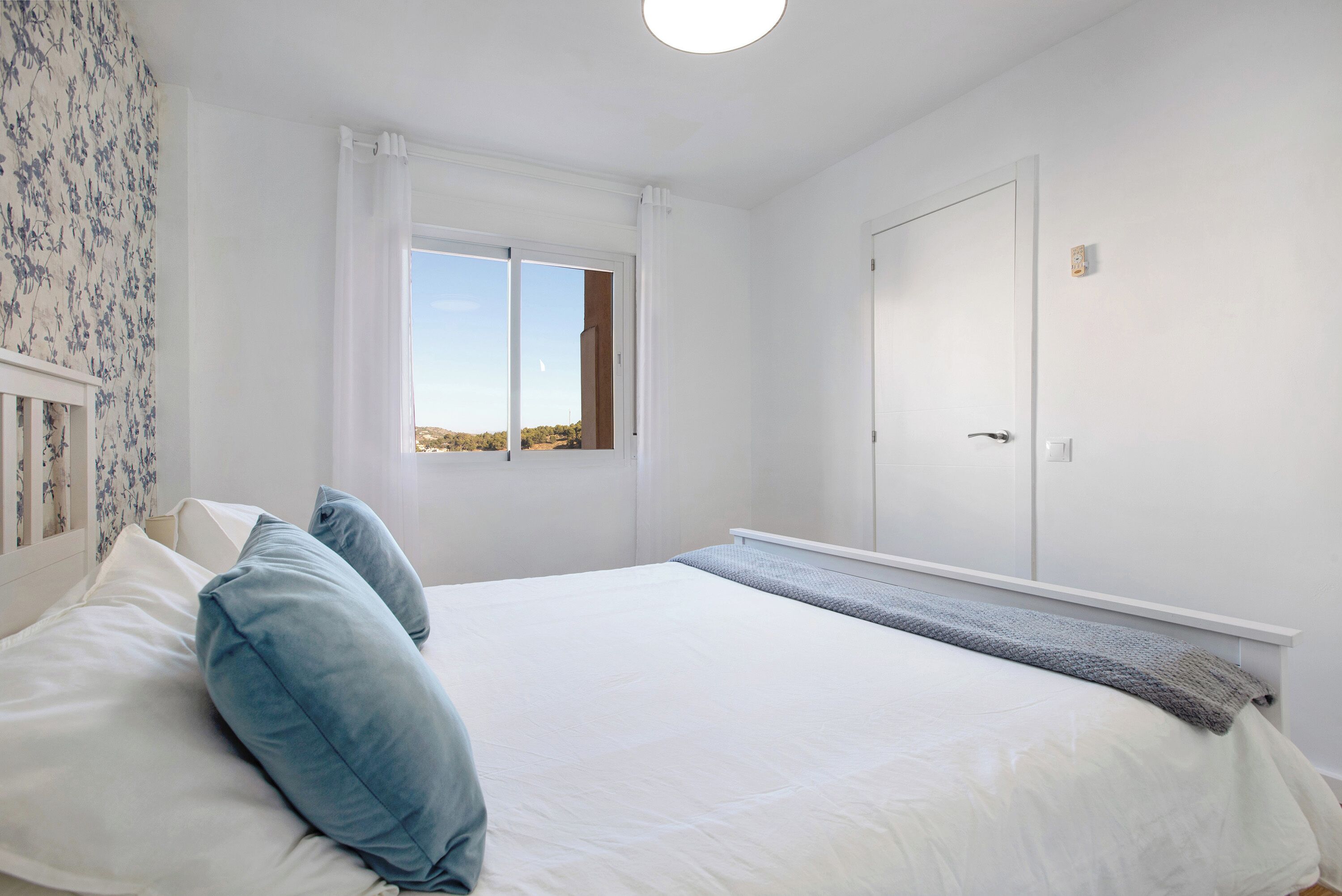 3 slaapkamers, een strijkplank/strijkijzer, gratis wifi, beddengoed