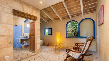 5 makuuhuonetta, silitysrauta/-lauta, ilmainen Wi-Fi, vuodevaatteet