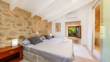 5 habitaciones, tabla de planchar con plancha y wifi gratis