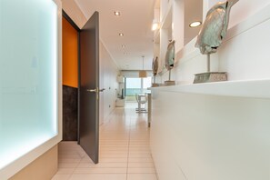 Interior - Apartment 'Super Beach 2' with Sea View, Balcony and Wi-Fi (Platja d'Aro)