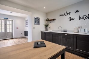 Interior - Paradise Square Remodelled 18th Century Apt 1 (Sheffield)